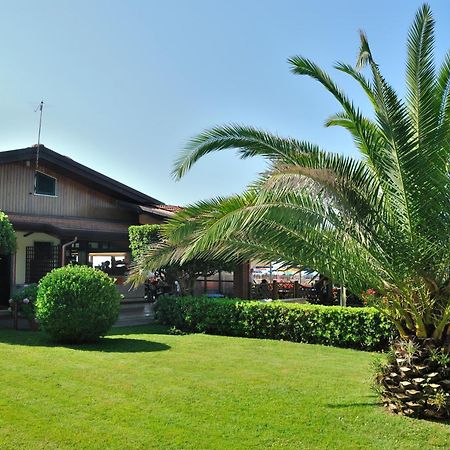 Campeggio Italia Marina di Massa Bagian luar foto