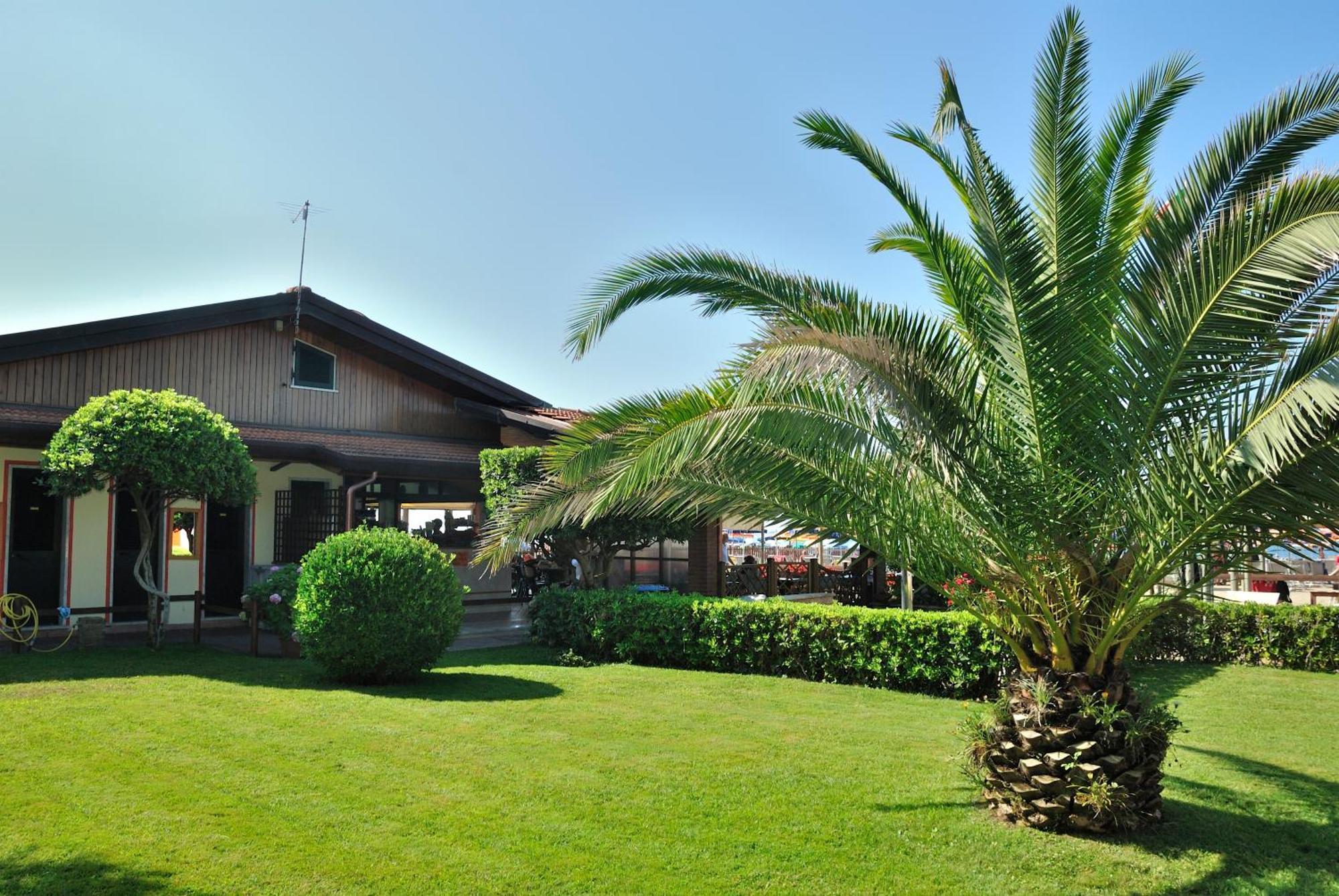 Campeggio Italia Marina di Massa Bagian luar foto